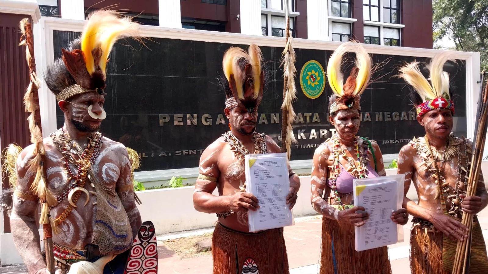 Pejuang Lingkungan Hidup dari Suku Awyu Ajukan Permohonan Intervensi ke PTUN Jakarta