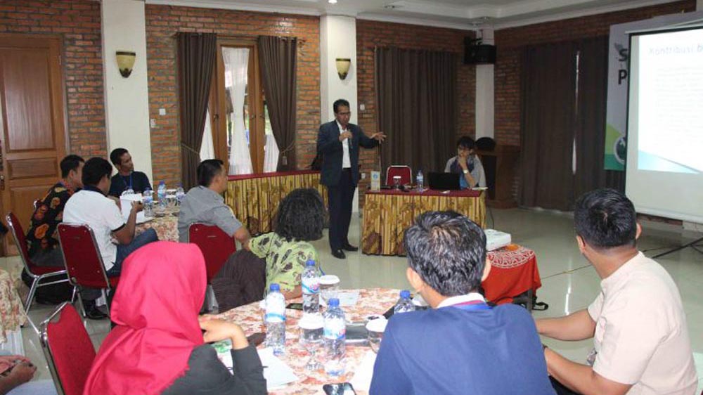General Lecture : Contributions of Palm Oil Plantation on National Economy and Its Impact on Human Rights