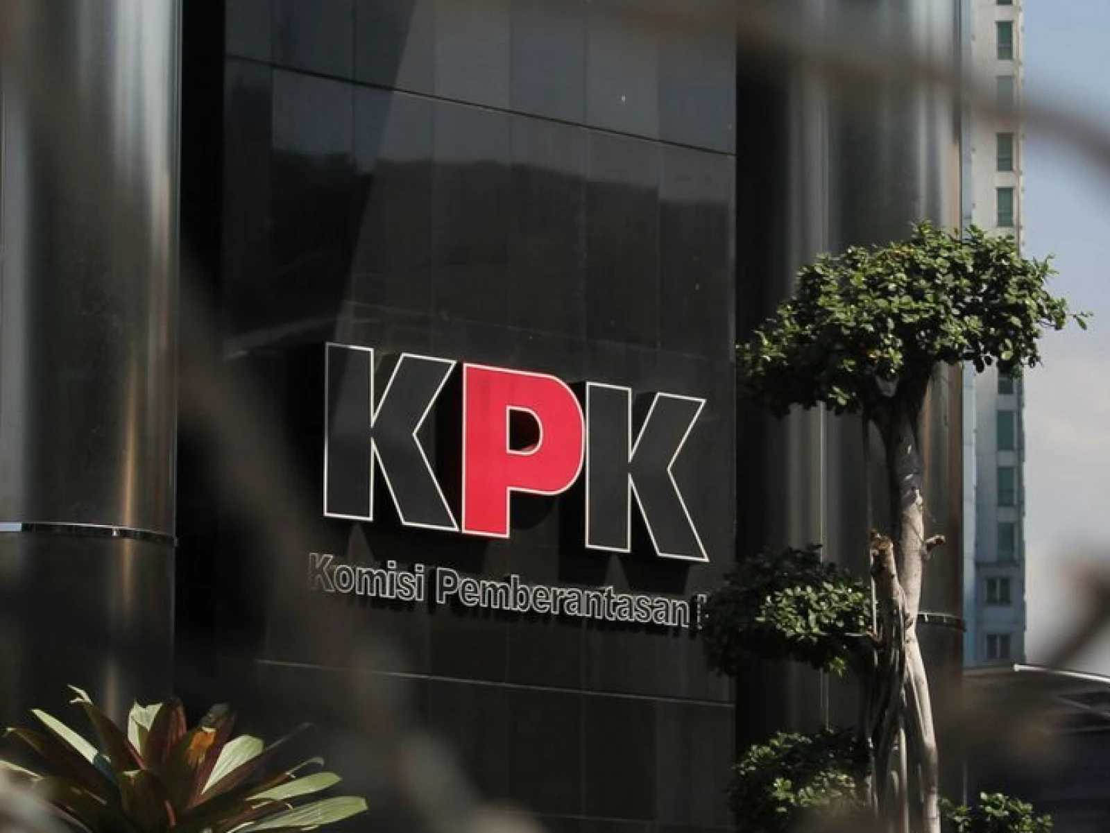 Upaya Kriminalisasi Aksi Tembak Laser, Bukti Pimpinan KPK dukung Pelemahan KPK