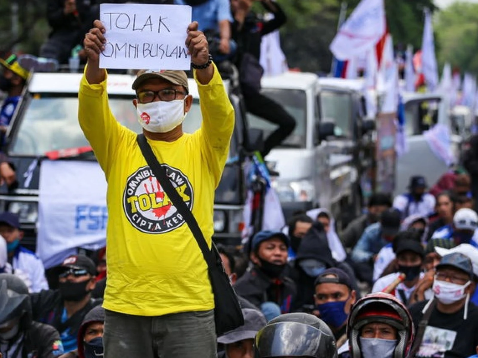 [UNTUK KESEKIAN KALINYA], HENTIKAN PEMBAHASAN RUU CIPTA KERJA DAN FOKUS SELAMATKAN RAKYAT!!!