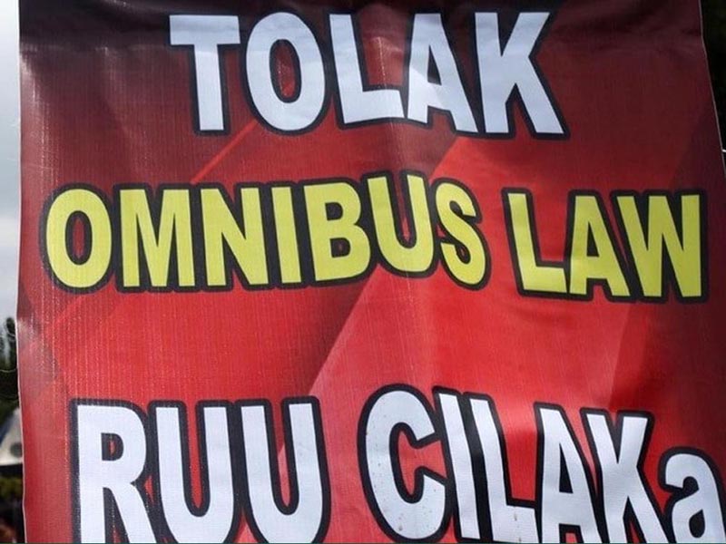 Pengesahan UU Cipta Kerja: Masa Kelam Perlindungan Hak Asasi Warga Negara